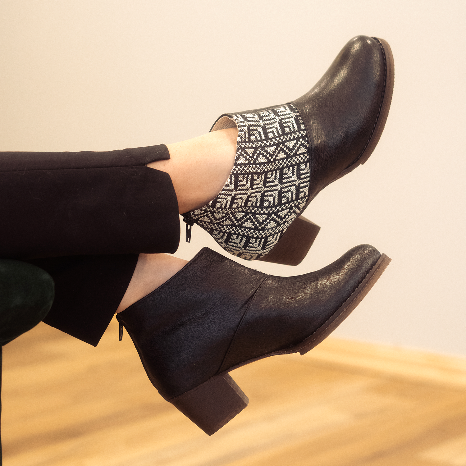 Salma Ankle let doBoot - Black and Ecru