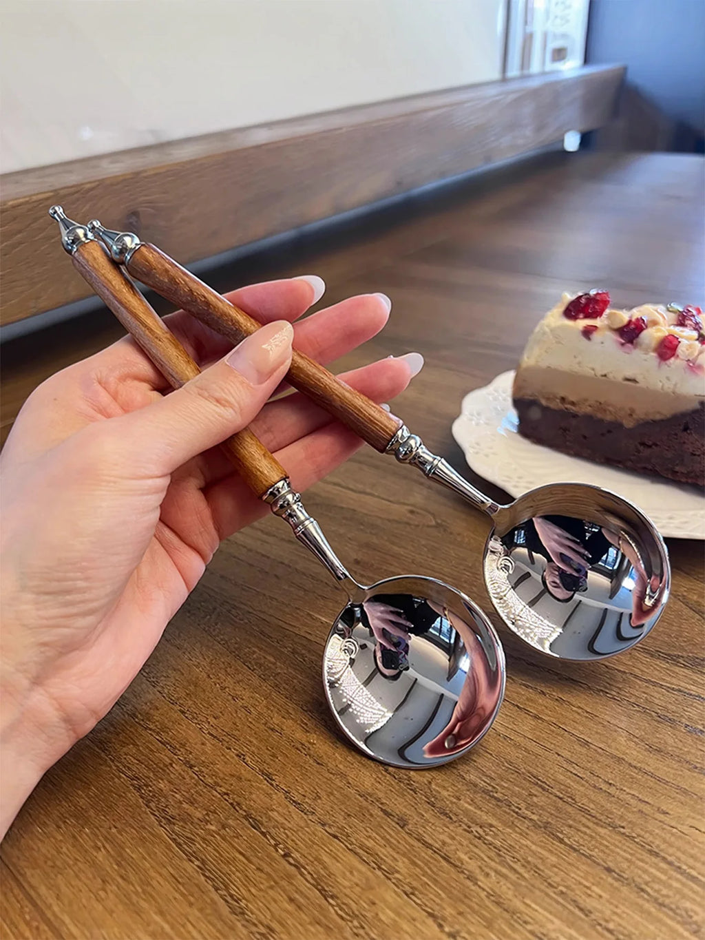 Stainless steel spoons,  vintage, aristocratic design, suitable for soup, Western-style meals, rice, pasta, and desserts