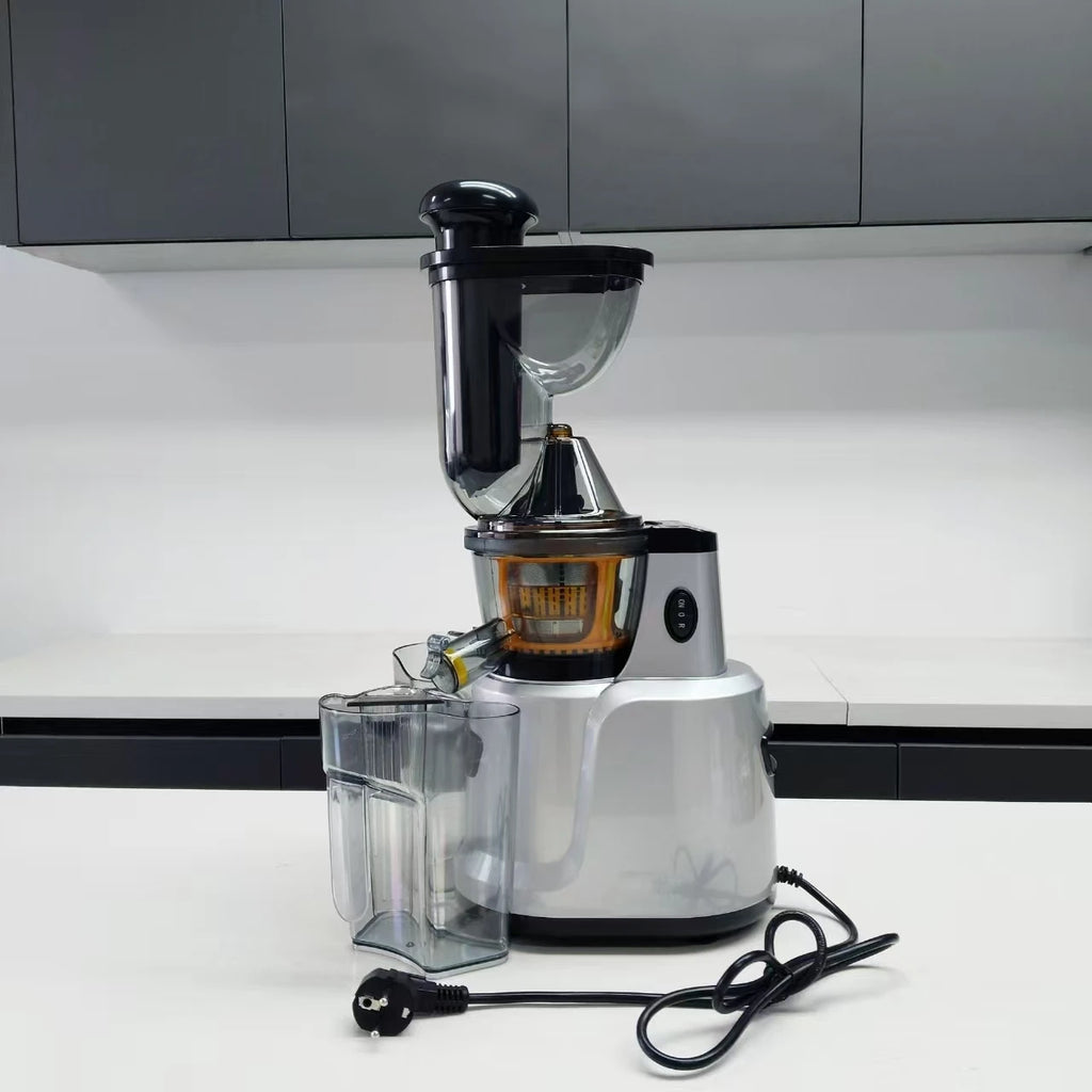 Automatic Juicer for Home Use Capable of Separating Solid and Liquid Components and Capable of Making Juice