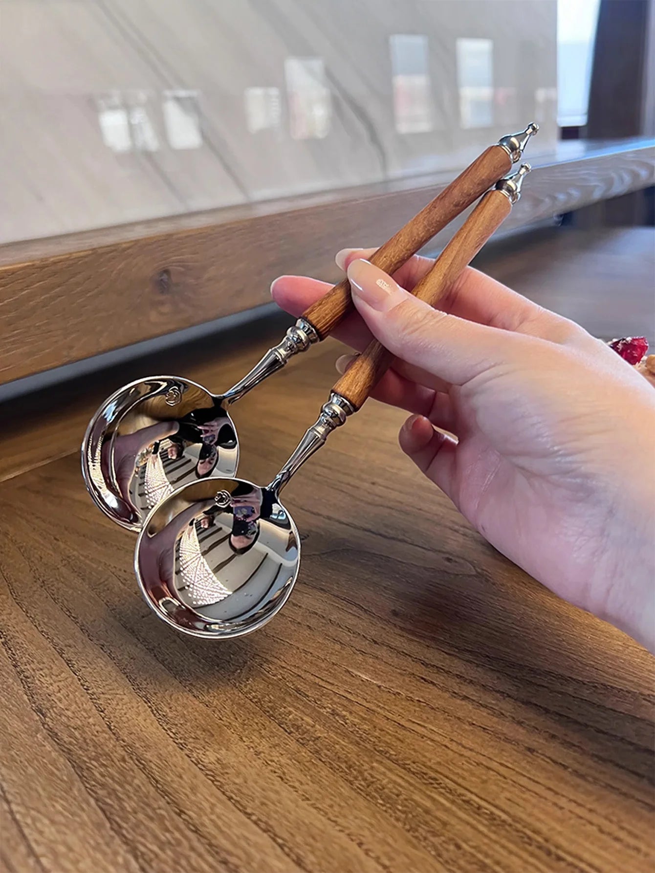Stainless steel spoons,  vintage, aristocratic design, suitable for soup, Western-style meals, rice, pasta, and desserts