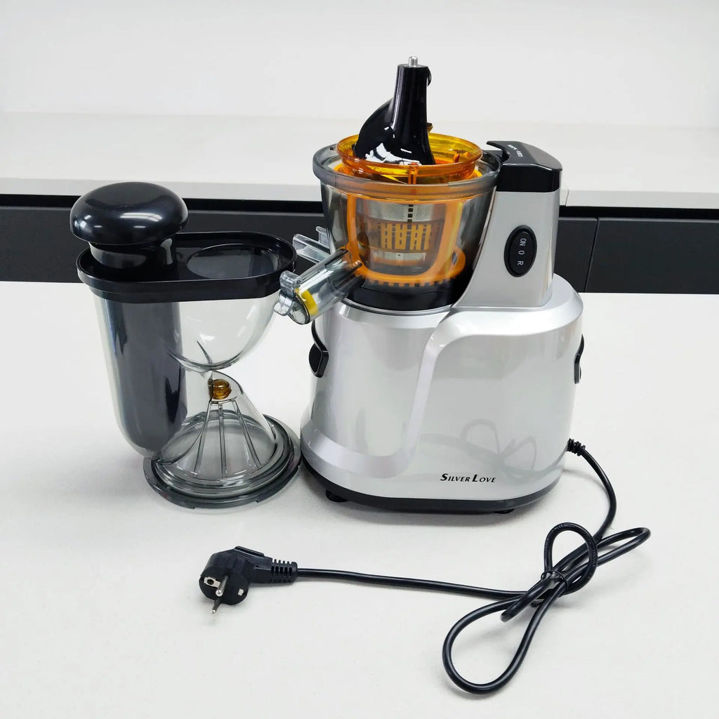 Automatic Juicer for Home Use Capable of Separating Solid and Liquid Components and Capable of Making Juice