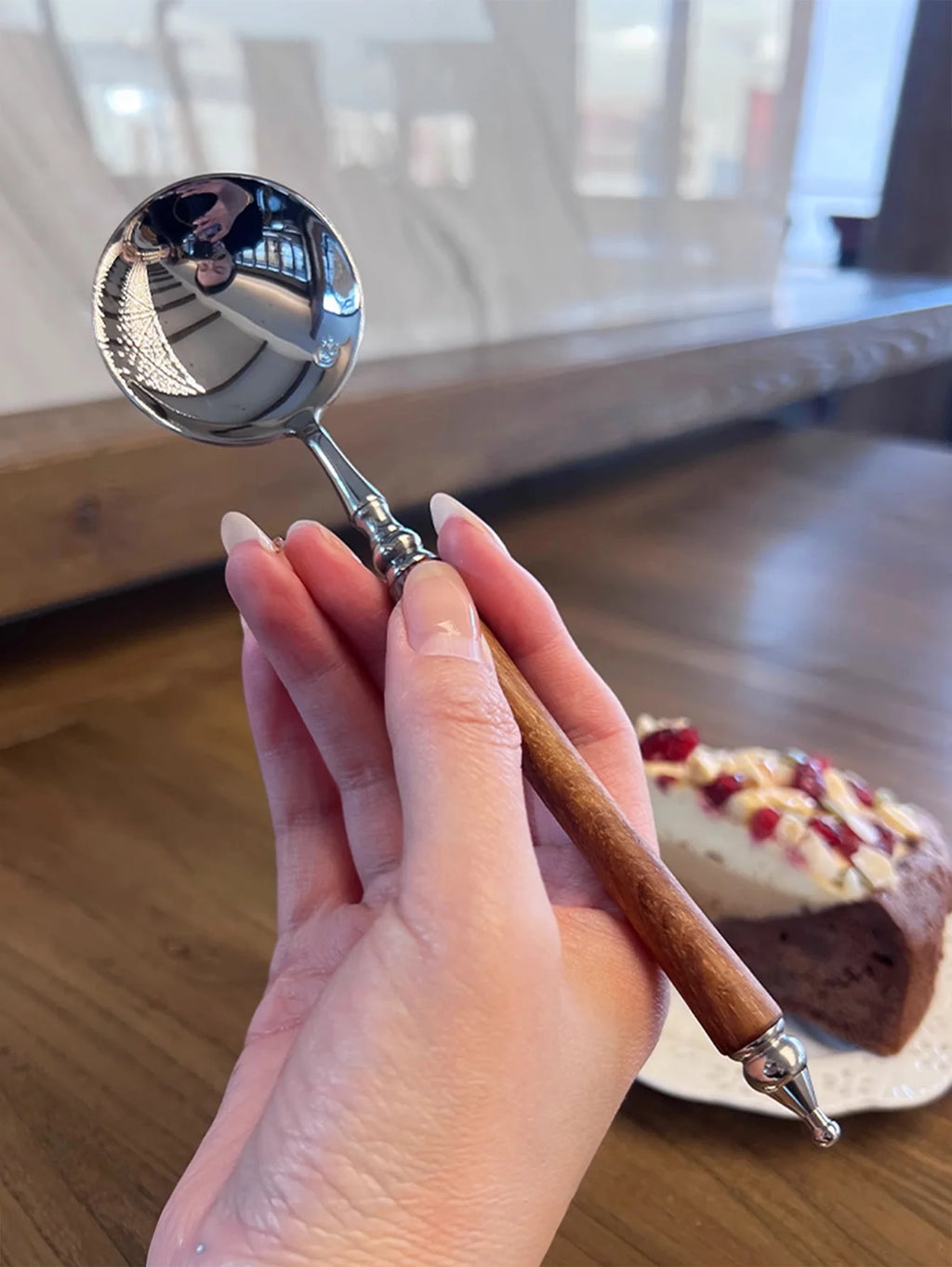 Stainless steel spoons,  vintage, aristocratic design, suitable for soup, Western-style meals, rice, pasta, and desserts