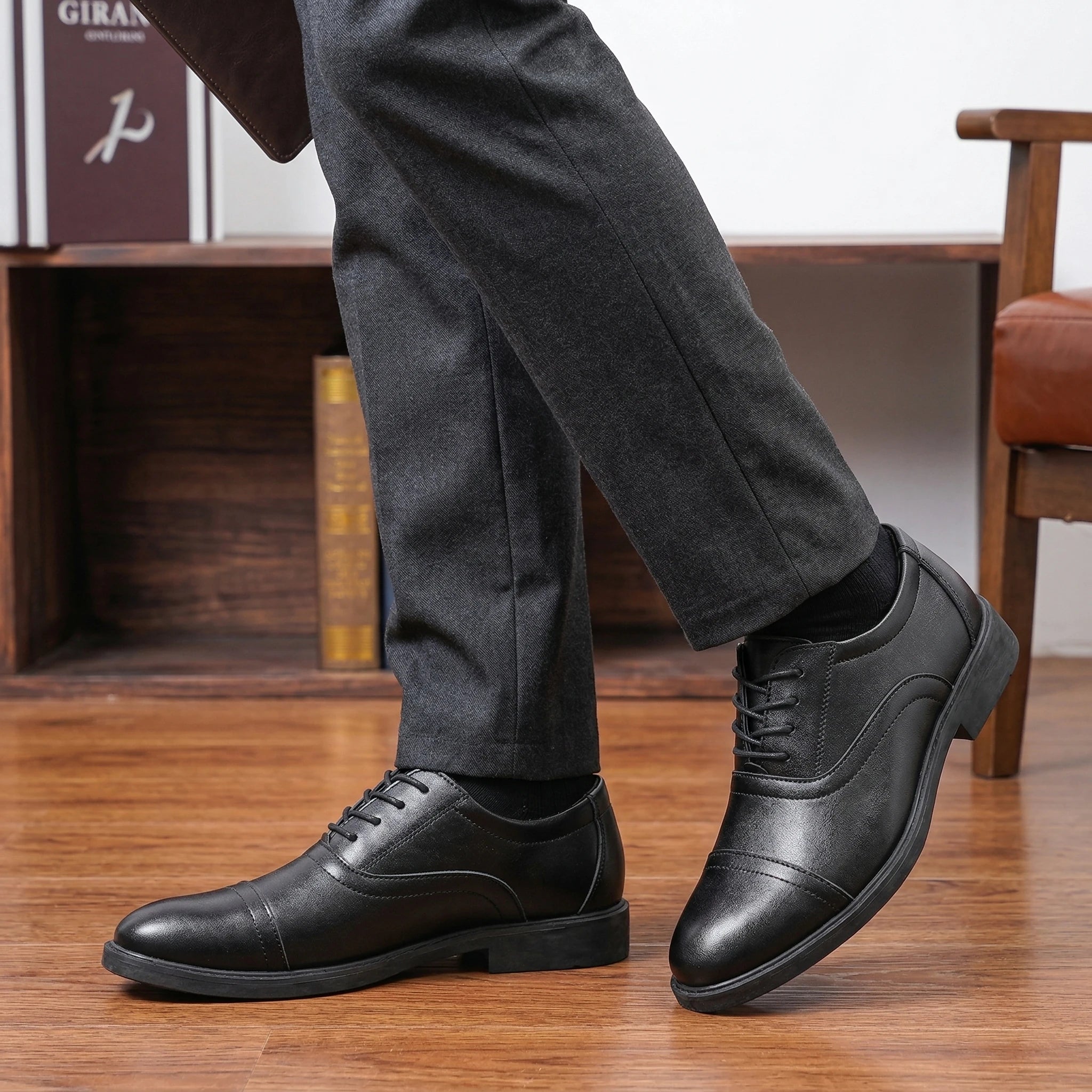 Men's Business Formal Three Buckle Shoes Simple Office Commuter Lace-Up Professional Shoes for Casual Business Settings