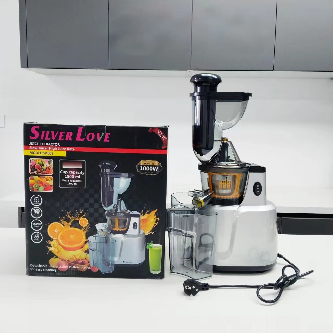 Automatic Juicer for Home Use Capable of Separating Solid and Liquid Components and Capable of Making Juice
